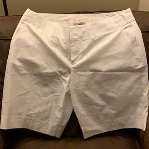 Gap stretch white shorts size 12